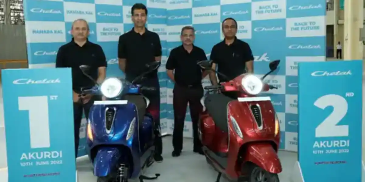 एक दिन में 26000+ गाड़ियां बिकीं 6570 इलेक्ट्रिक चेतक स्कूटर शामिल