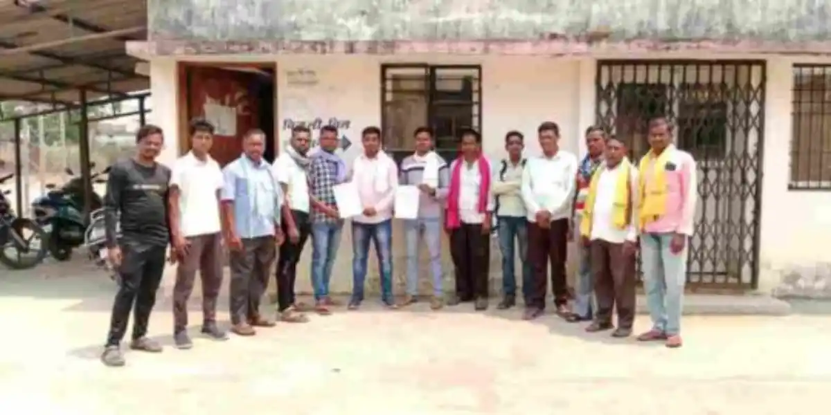 भीषण गर्मी में जल संकट और बिजली कटौती से परेशान ग्रामीण